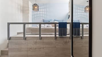 1 habitación, escritorio, tabla de planchar con plancha y internet