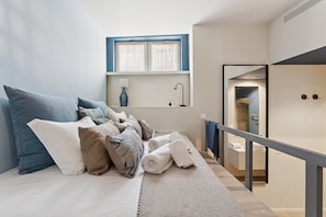 1 bedroom, desk, iron/ironing board, Internet