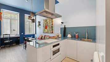 Refrigerador, microondas, horno y lavavajillas