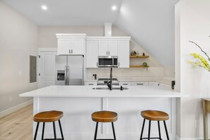 Micro-ondes, four, plaque de cuisson, lave-vaisselle