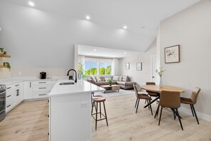 Micro-ondes, four, plaque de cuisson, lave-vaisselle