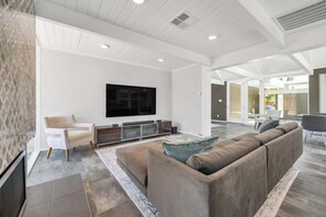TV, fireplace, offices