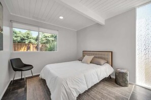 3 habitaciones, escritorio, tabla de planchar con plancha y wifi 