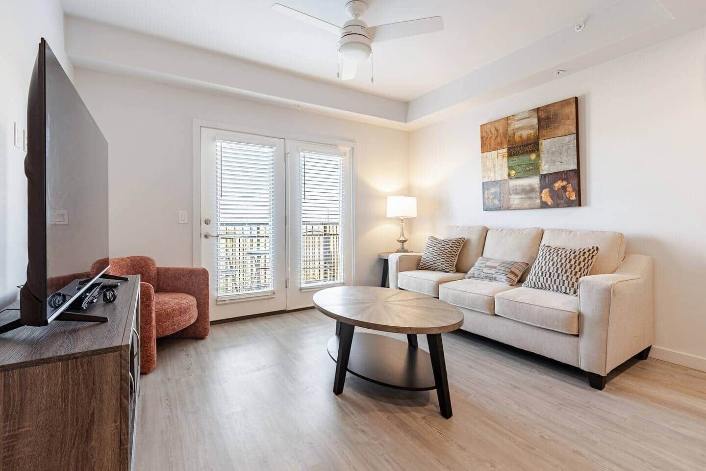 智能电视、桌上足球、乒乓球