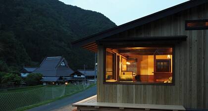 Villa KOYA MIYAMA A mountain hut villa overlookin / Nantan Kyōto