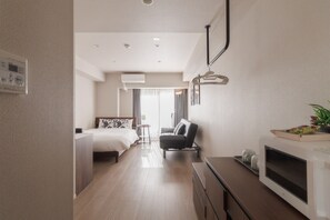 Desk, internet, bed sheets