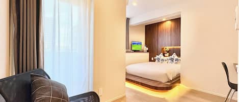 1 bedroom, desk, Internet, bed sheets