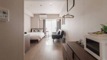 1 habitación, escritorio, internet y ropa de cama