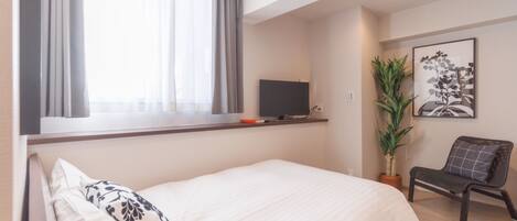 1 soveværelse, skrivebord, internetforbindelse, sengetøj