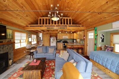 Cozy Waterfront Home Overlooking Stinson Lake (SL2439R)