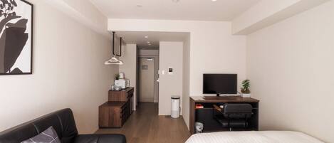 1 bedroom, desk, Internet, bed sheets