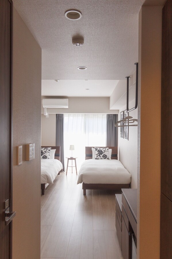 1 bedroom, desk, Internet, bed sheets