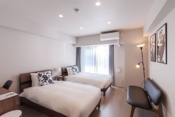 1 室のベッドルーム、デスク、インターネット、ベッドシーツ