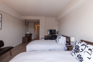 1 bedroom, desk, internet, bed sheets