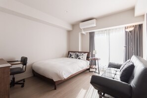1 bedroom, desk, Internet, bed sheets