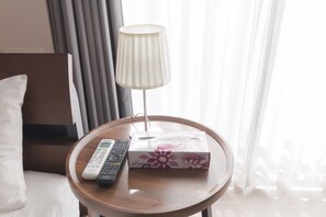 1 bedroom, desk, Internet, bed sheets