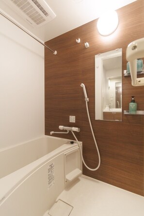 Hair dryer, towels - R1E40F6_1002 / Koto-ku Tokyo (Koto-ku)