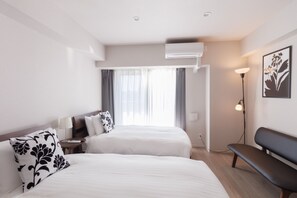 1 bedroom, desk, Internet, bed sheets