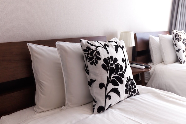 1 bedroom, desk, Internet, bed sheets