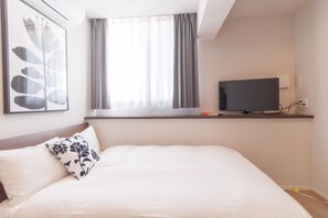 1 bedroom, desk, Internet, bed sheets