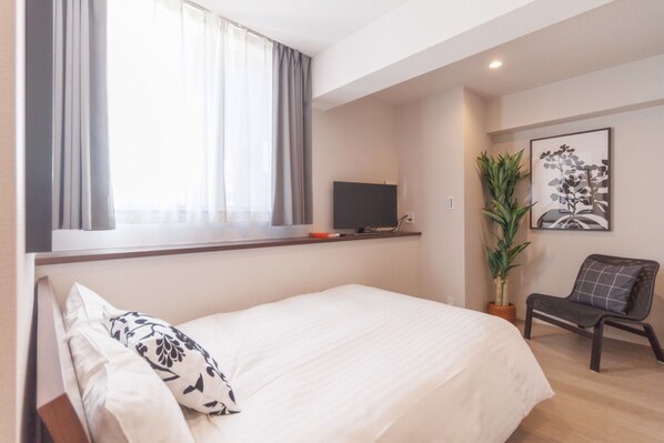 1 غرفة نوم ومكتب وخدمة الإنترنت وملاءات أسرّة