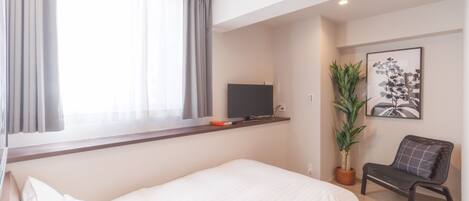 1 bedroom, desk, Internet, bed sheets