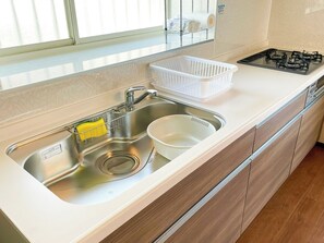 Fridge, microwave, stovetop, toaster - Nonsmoking 4LDK 2story house for rent 115 pe / Sanbu-gun Chiba (Sanbu-gun)