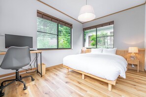 4 عدّة غرف نوم ومكتب وواي فاي مجانًا وملاءات أسرّة