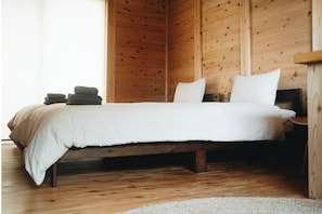 2 bedrooms, desk, free WiFi, bed sheets