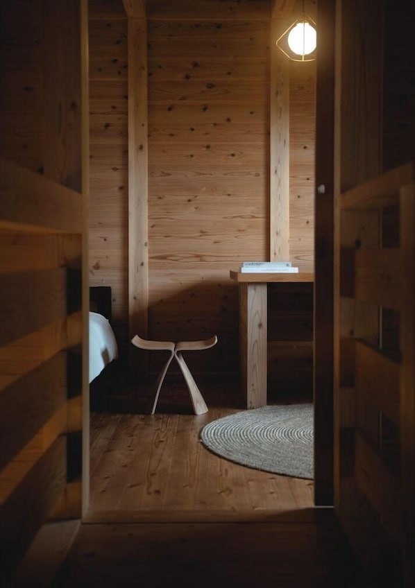 2 bedrooms, desk, free WiFi, bed sheets
