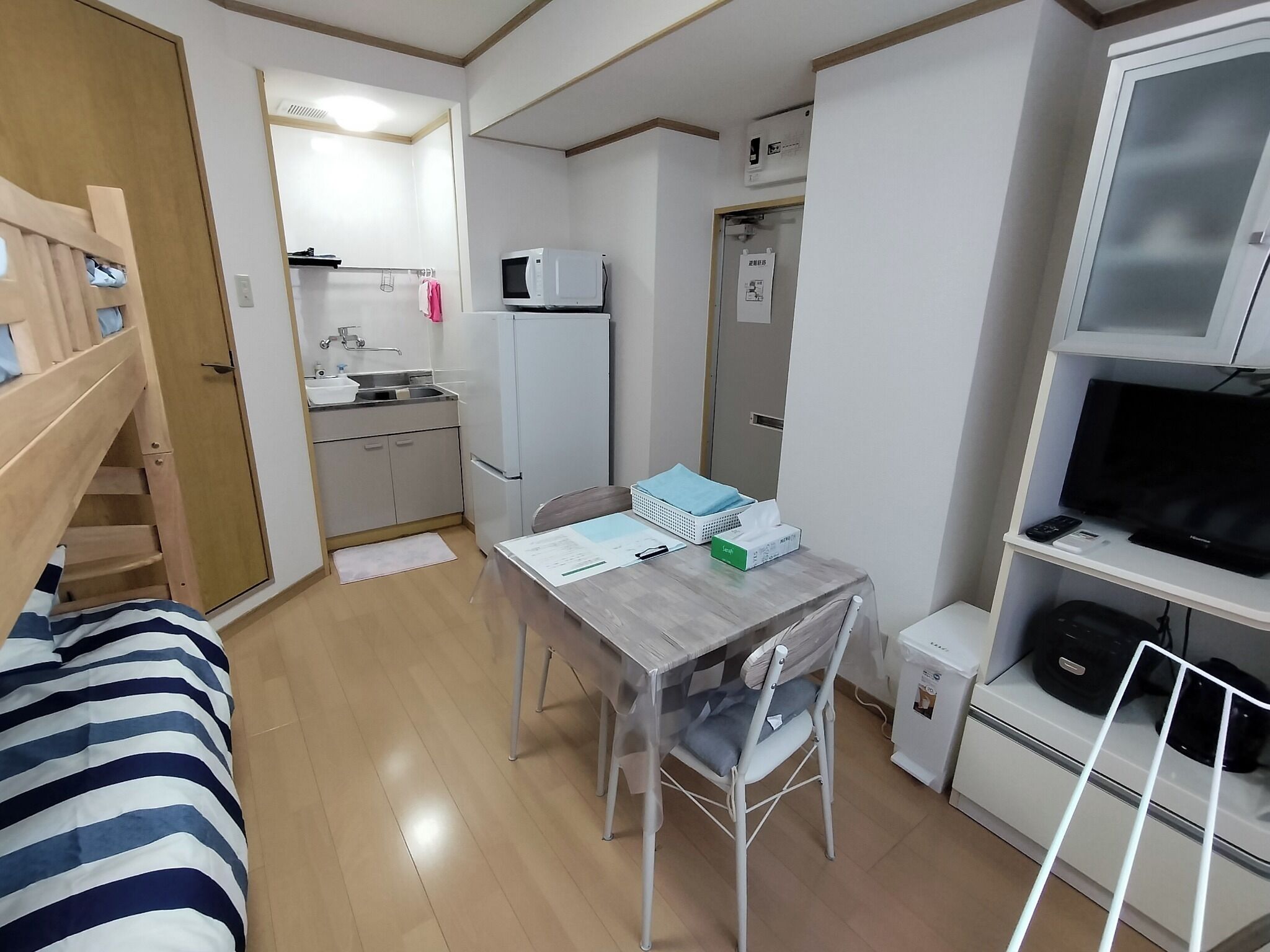 1 habitación, escritorio, wifi gratis y ropa de cama 