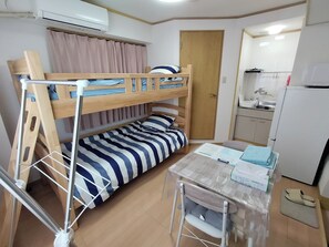 1 bedroom, desk, free WiFi, bed sheets