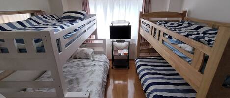 1 slaapkamer, een bureau, gratis wifi, beddengoed