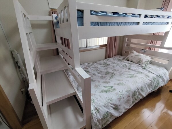 1 bedroom, desk, free WiFi, bed sheets