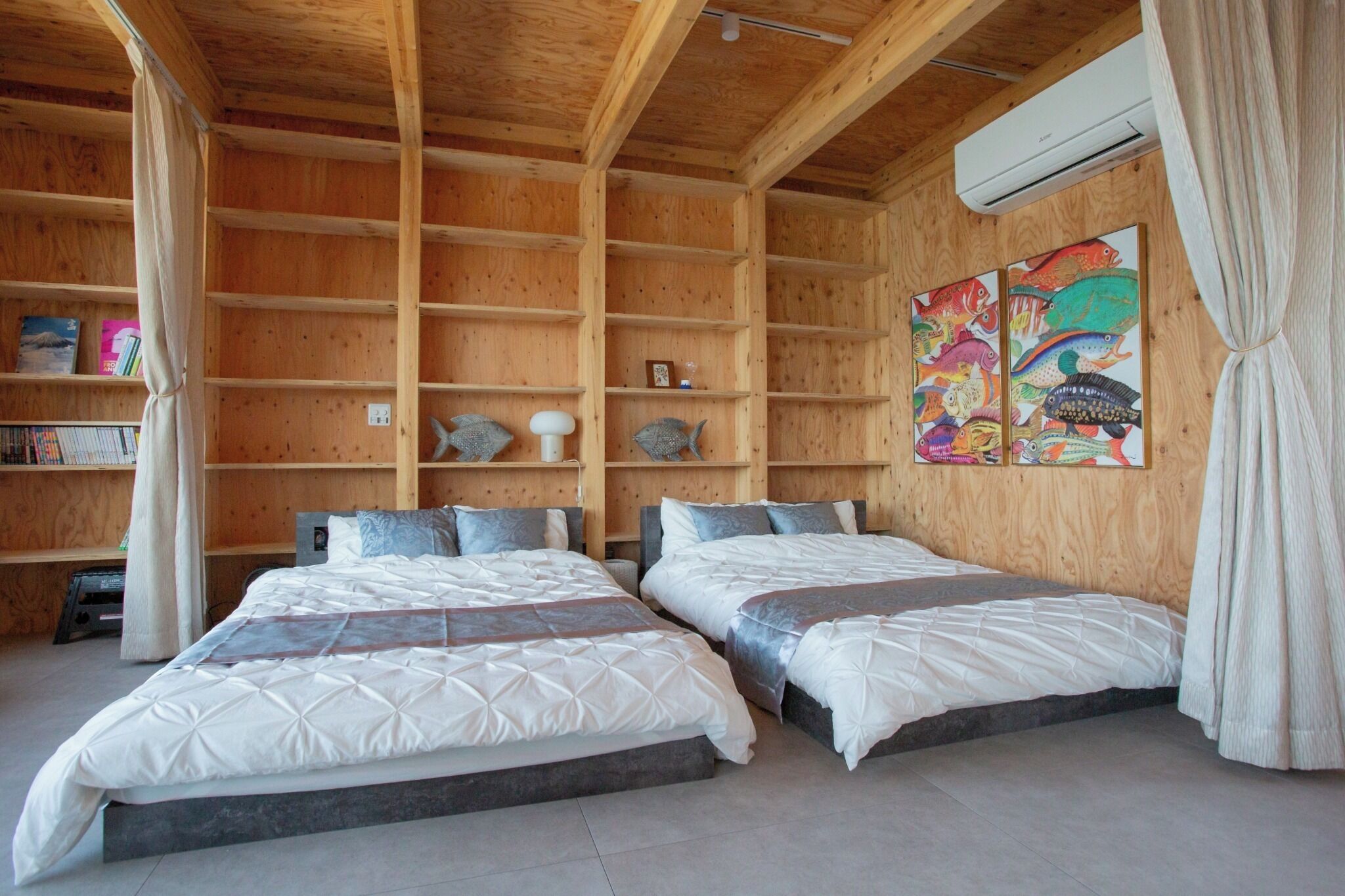 2 室のベッドルーム、デスク、WiFi (無料)、ベッドシーツ