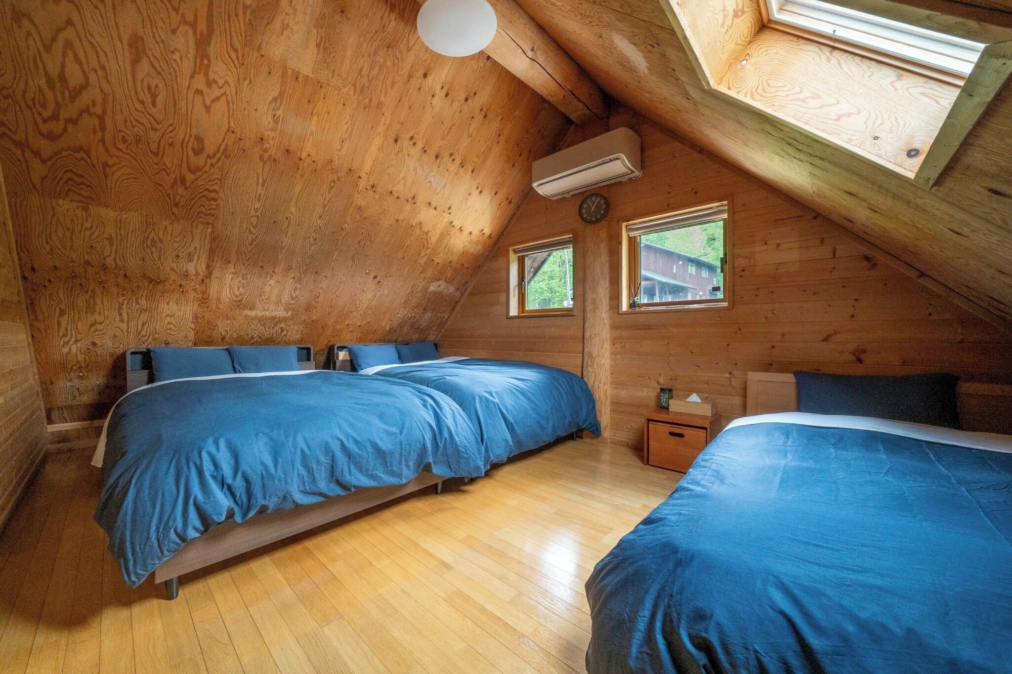 2 室のベッドルーム、デスク、アイロン / アイロン台、WiFi (無料)