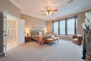 4 bedrooms, iron/ironing board, Internet, bed sheets