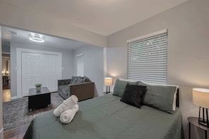 3 chambres, fer et planche à repasser, lit de bébé portatif, Wi-Fi