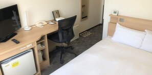 1 dormitori, escriptori, planxa i posts de planxar i wifi gratuïta 