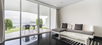 Spacious Serenity - Quiet One Bedroom