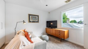 Smart TV, books, stereo