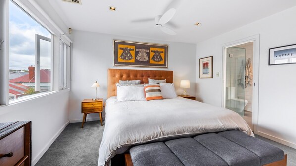 3 bedrooms, desk, free WiFi, bed sheets