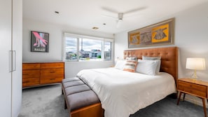 3 bedrooms, desk, free WiFi, bed sheets