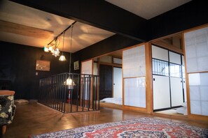 3 bedrooms, desk, free WiFi, bed sheets