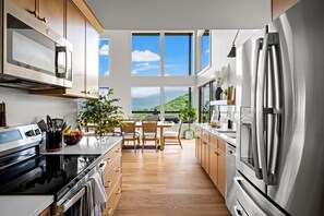 Refrigerador, microondas, horno, placa de cocina