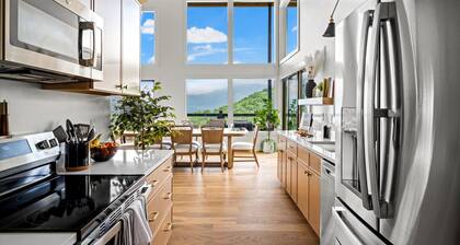 4-bedroom Updated Chalet~Breathtaking Views of Gatlinburg & Mt. Le Conte!