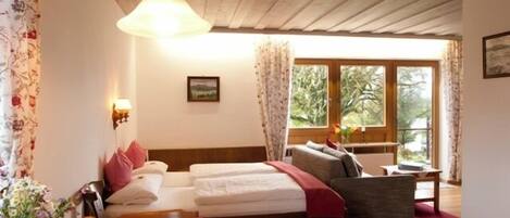 1 bedroom, bed sheets