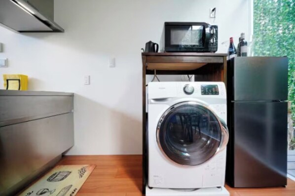 Fridge, microwave, stovetop, cookware/dishes/utensils