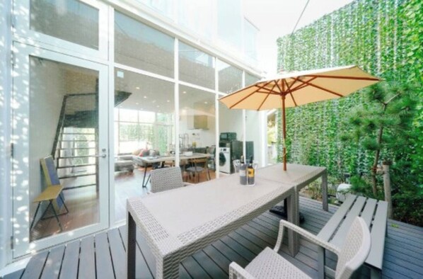 Outdoor dining