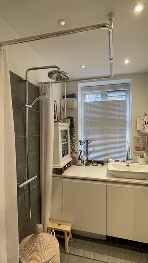 Een douche, een haardroger